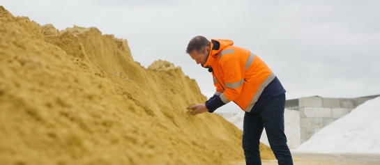 Wichert Steert bij de kalk opslag