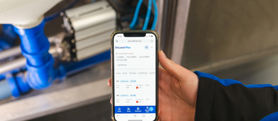 Mobiele telefoon die gegevens vanuit DeLaval Milk Solids Analysis laat zien in DeLaval Plus