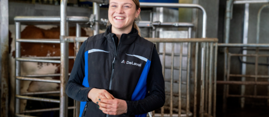 Melkveehouder Kim de Groot voor de DeLaval VMS V300 melkrobot met Flow-Responsive Milking