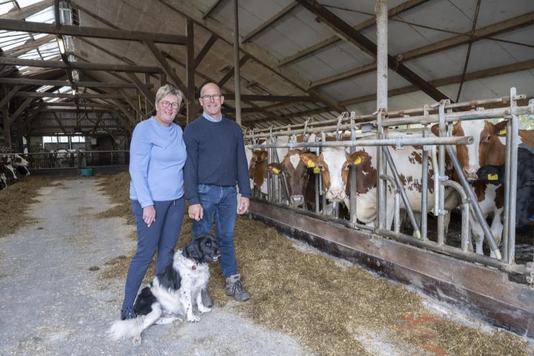 Henk en Thea Blankema-Brilman in hun stal