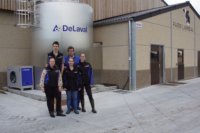 Familie Lanneau voor hun melkveebedrijf met DeLaval Koeltank. 