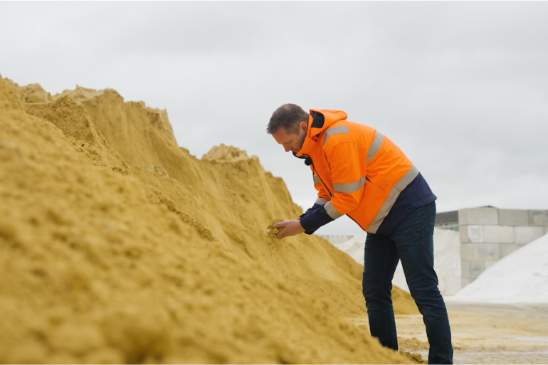 Wichert Steert bij de kalk opslag