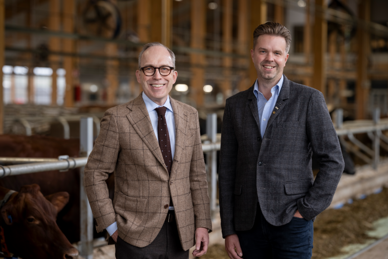 Paul Löfgren, President & CEO van DeLaval & Johan Bjurevall, Managing Director van Hamra Farm