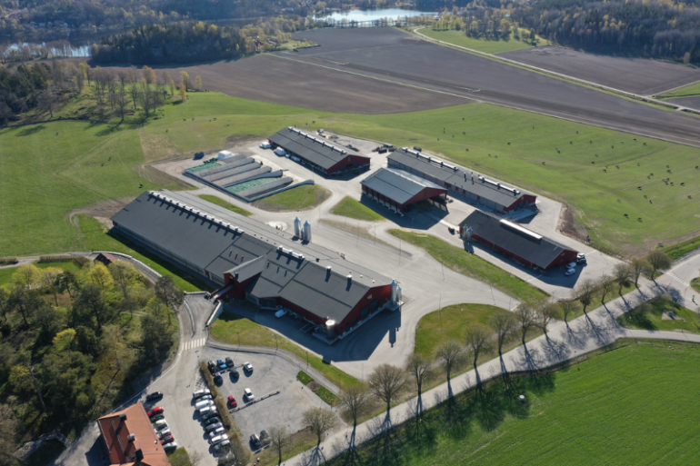 Droneshot van DeLaval's Hamra Farm in Zweden